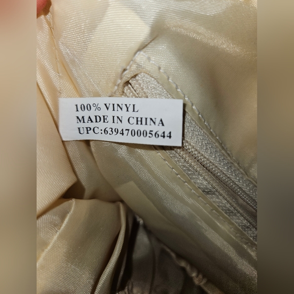 =^100% vinyl cream colored purse - Picture 9 of 11